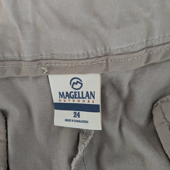 MAGELLAN OUTDOORS High-Rise Khaki Zip Shorts; Size 24 - Picture 3 of 4